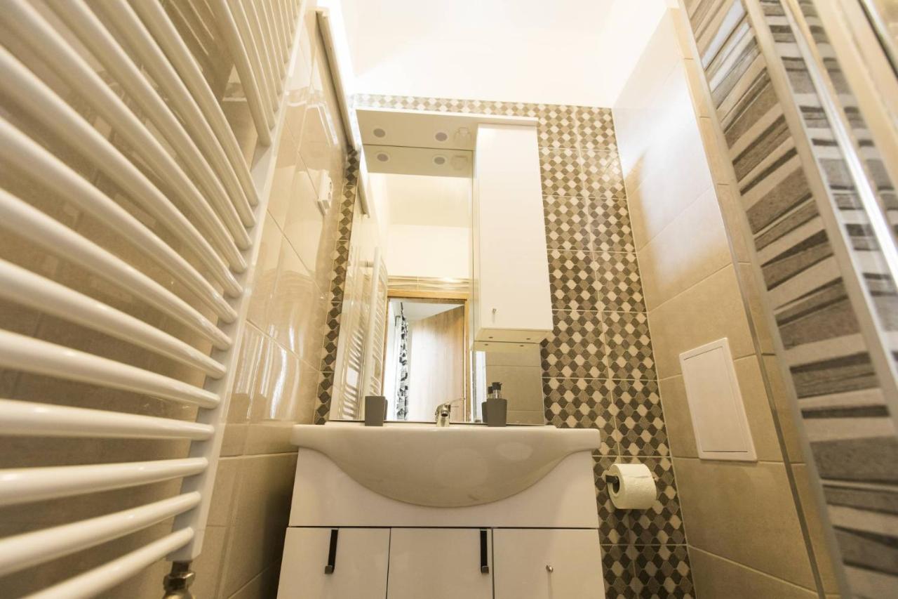 Aqua Stellar Apartment Szeged Ngoại thất bức ảnh